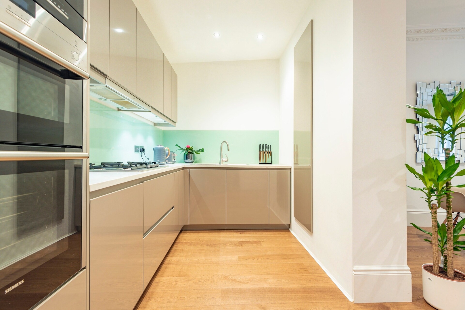 The Prestigious 2Bedroom in Shaftesbury Avenue