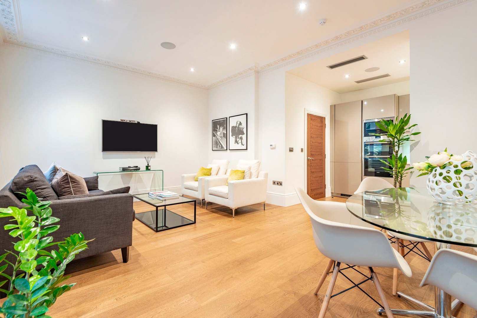 The Prestigious 2Bedroom in Shaftesbury Avenue