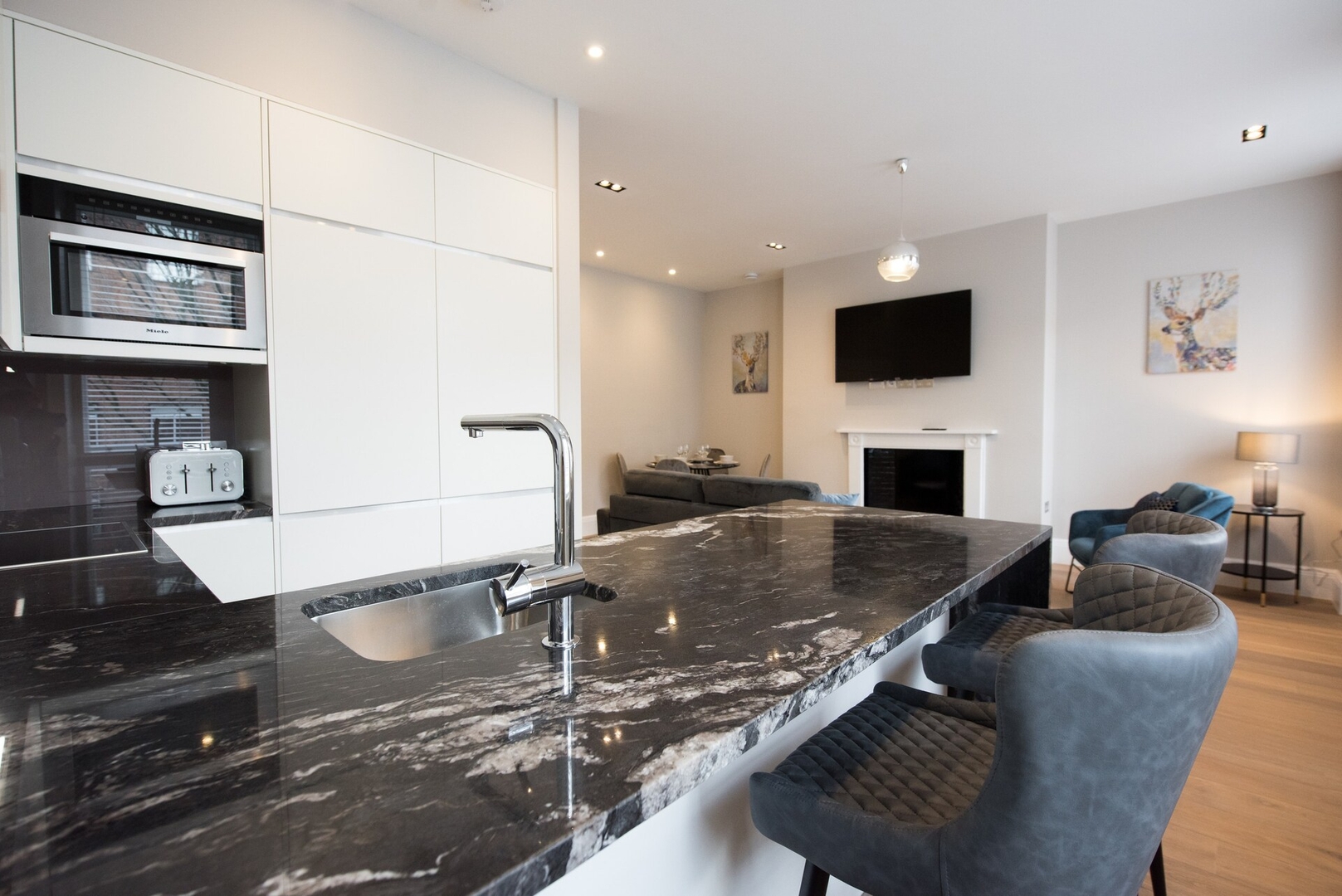 The Third Floor Cosy One Bedroom Apartment