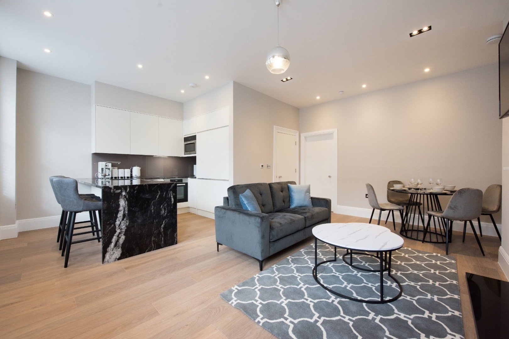 The Third Floor Cosy One Bedroom Apartment