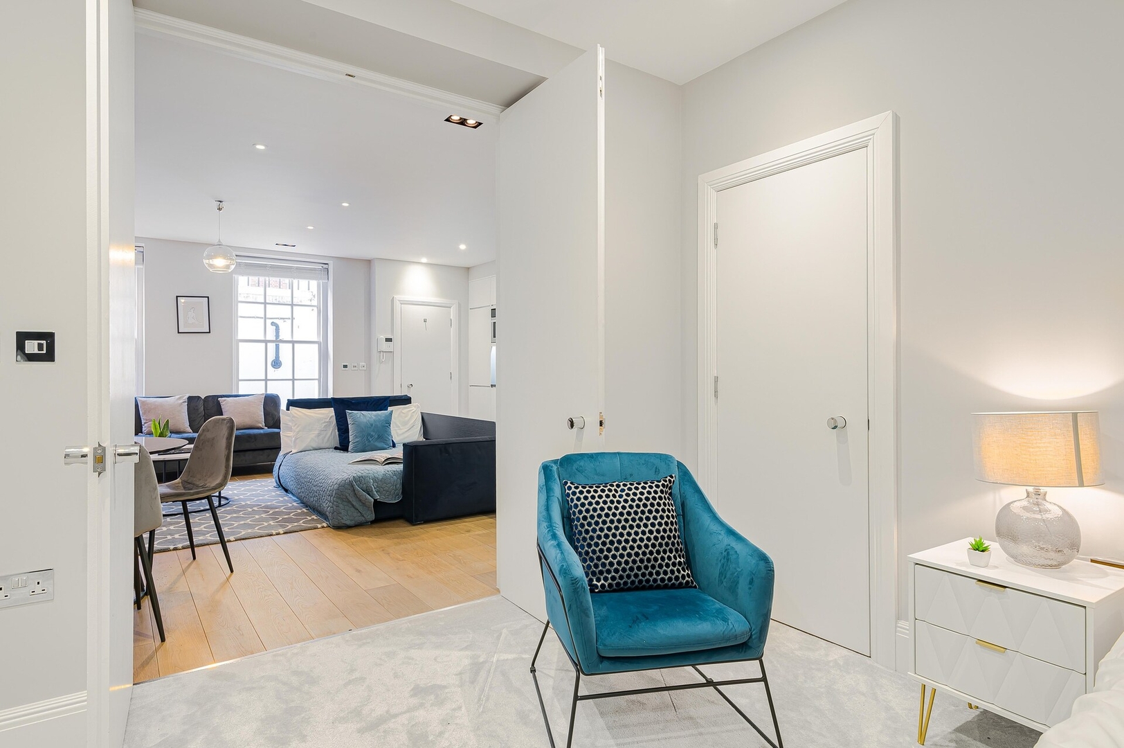Stunning & Spacious pad at John Street