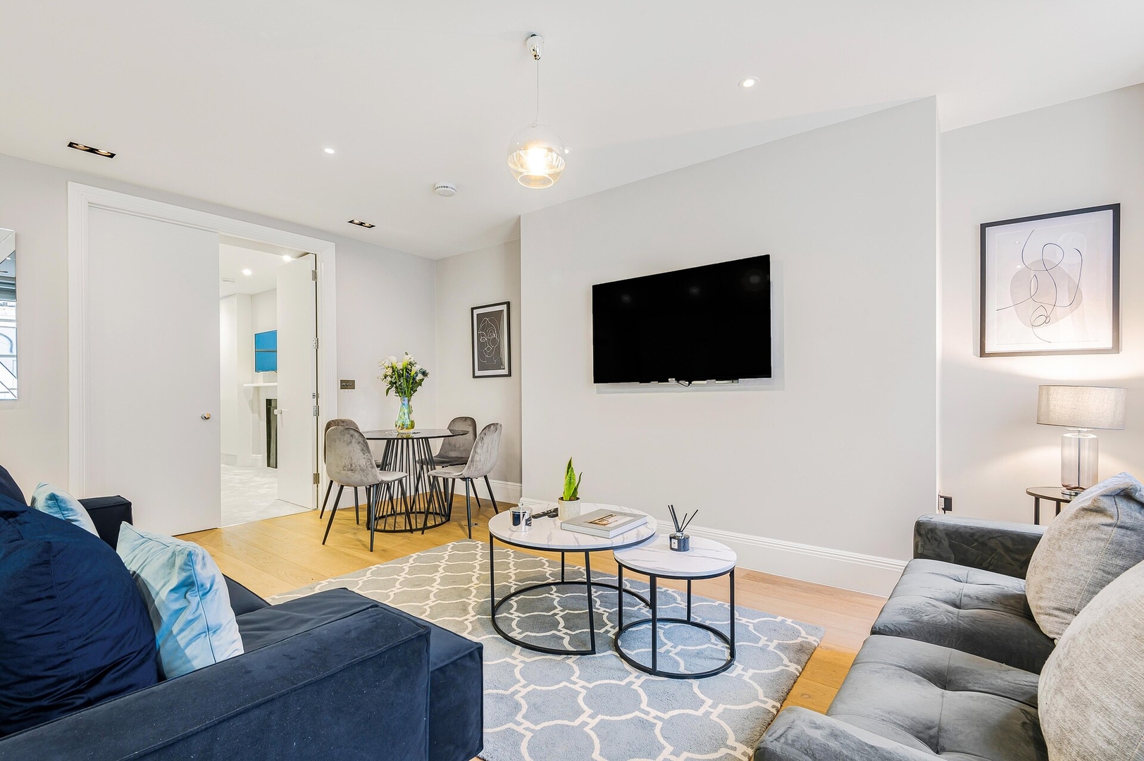 Stunning & Spacious pad at John Street