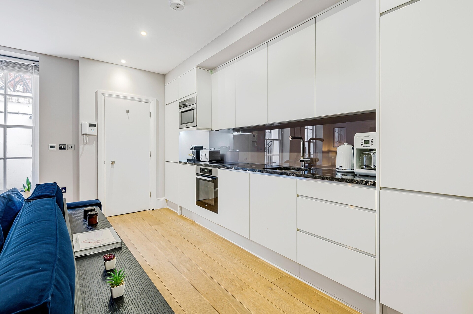 Stunning & Spacious pad at John Street
