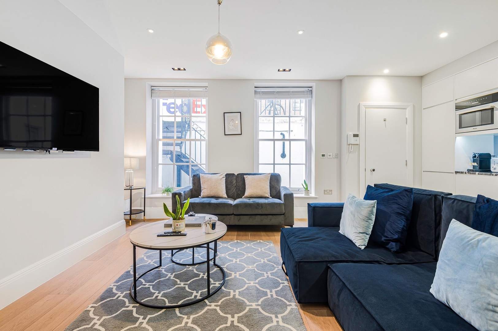 Stunning & Spacious pad at John Street