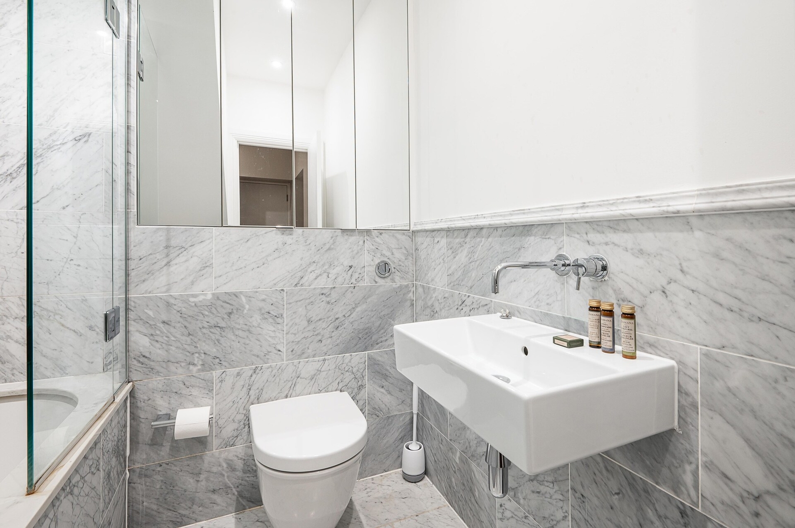Stunning & Spacious pad at John Street