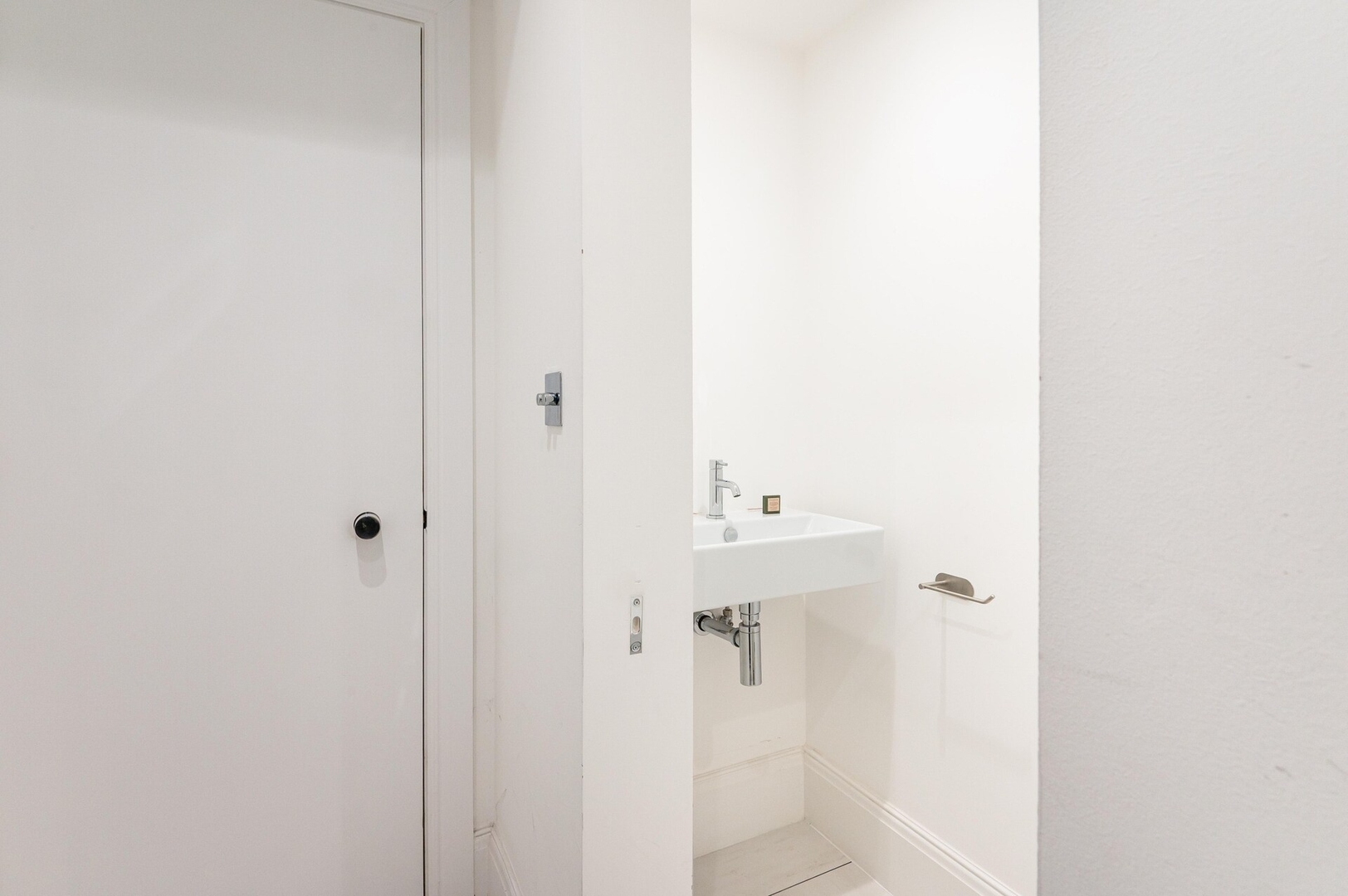 Stunning & Spacious pad at John Street