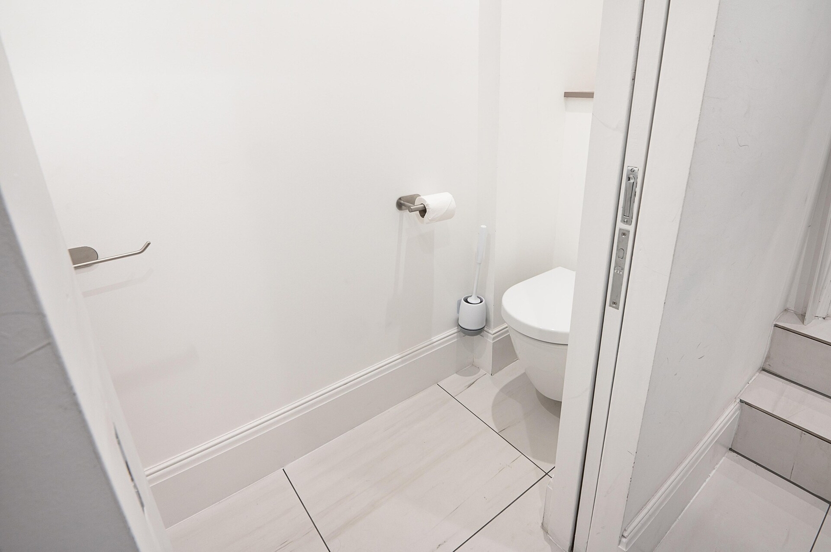 Stunning & Spacious pad at John Street