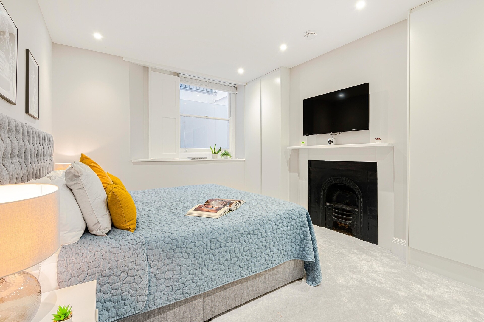 Stunning & Spacious pad at John Street