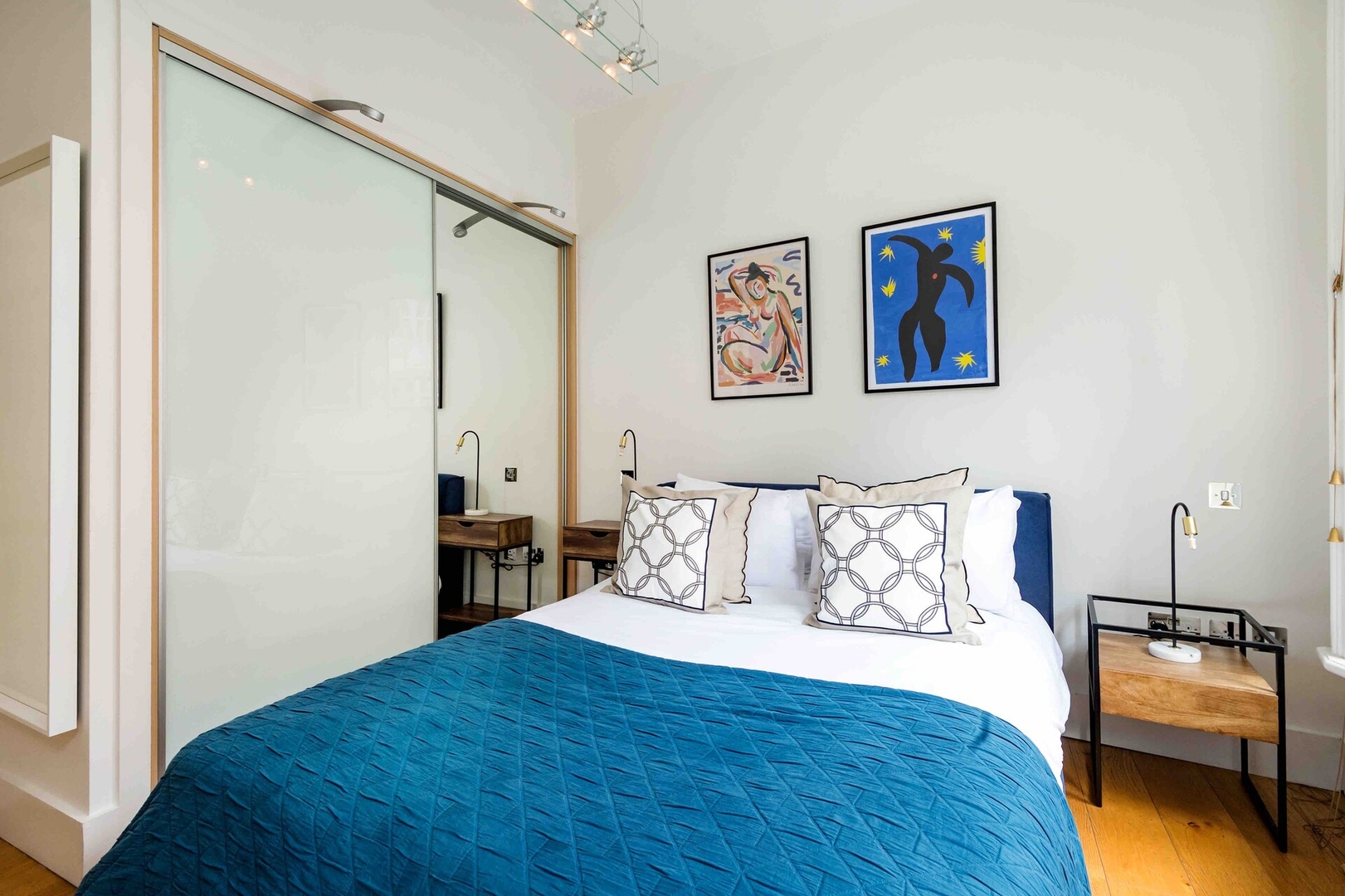 Movie Premier Tourist Pad