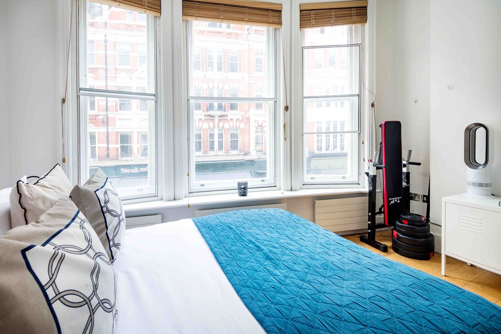 Movie Premier Tourist Pad