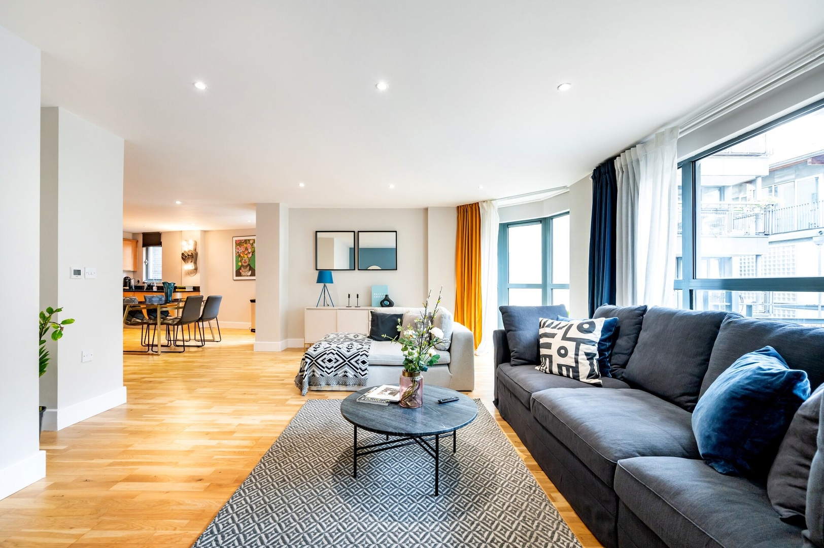 Super Spacious Two Bedroom By London Bridge