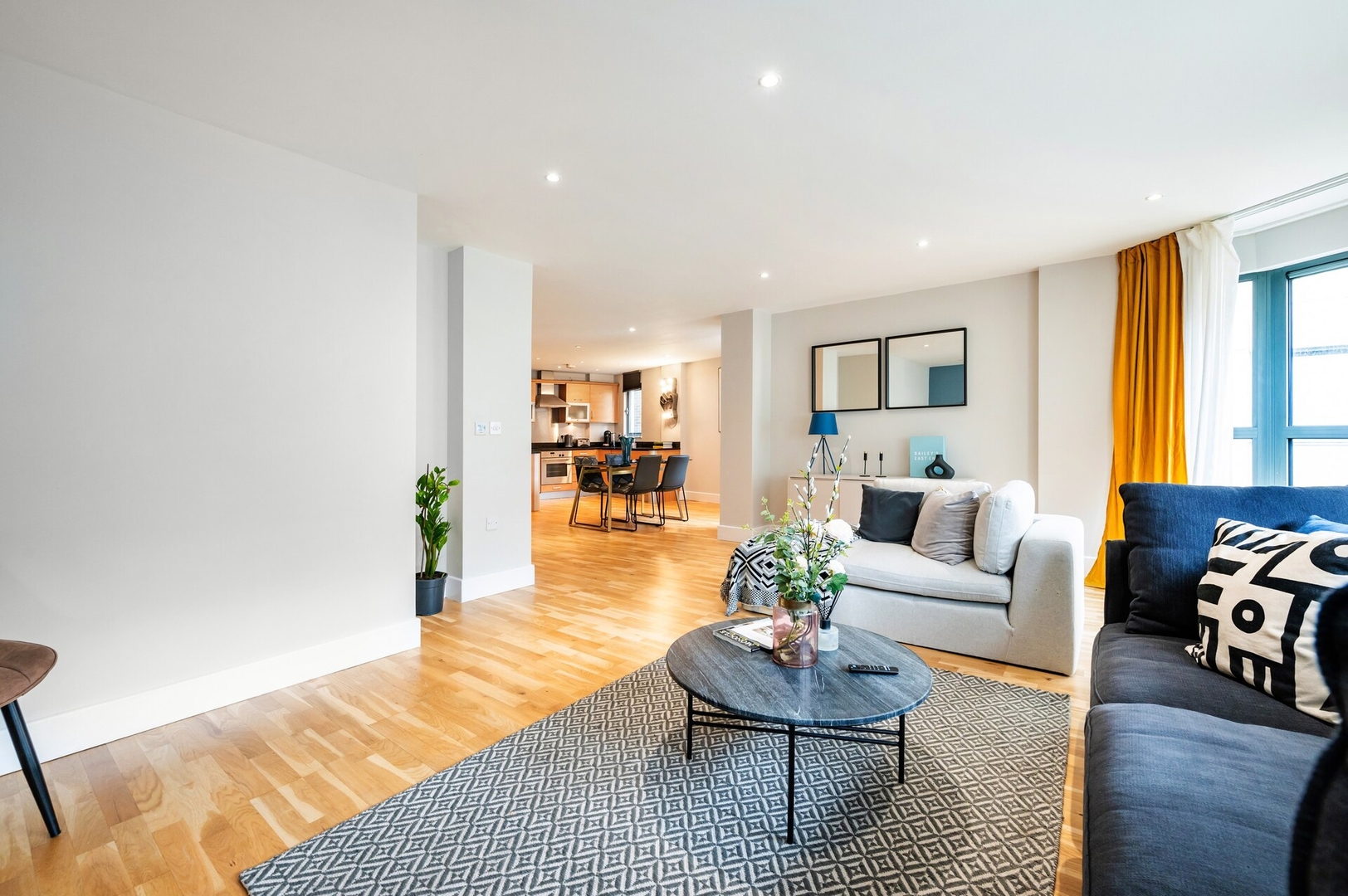 Super Spacious Two Bedroom By London Bridge
