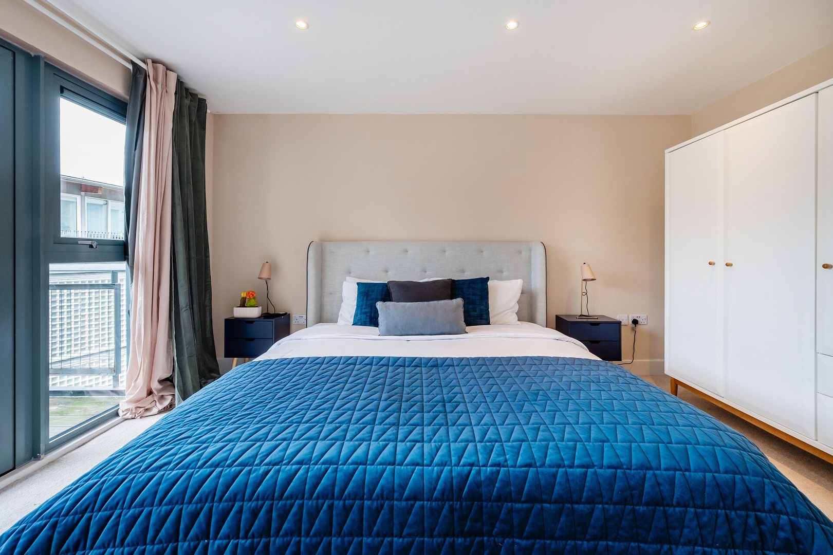 Super Spacious Two Bedroom By London Bridge