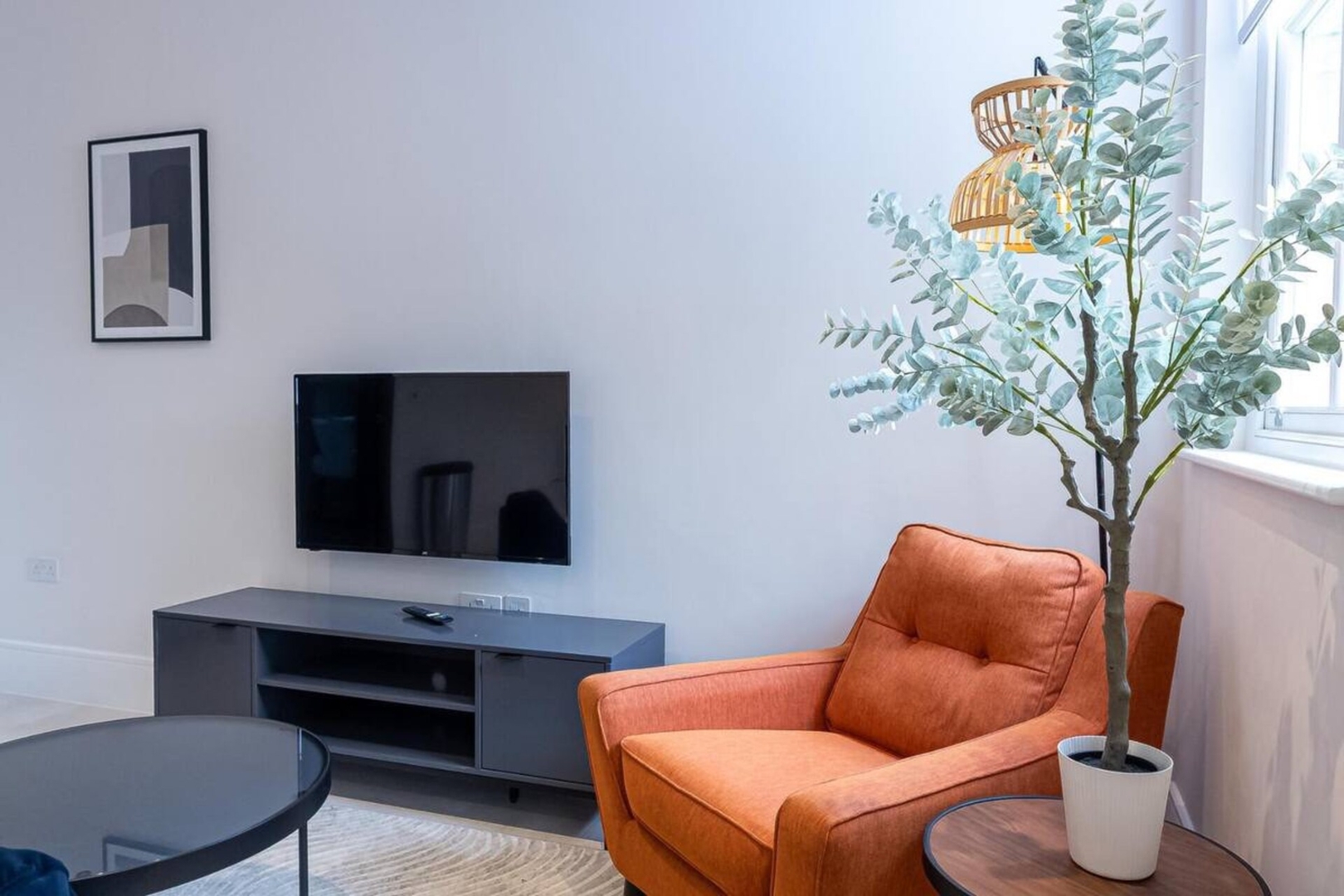 Slick one bed flat in Islington