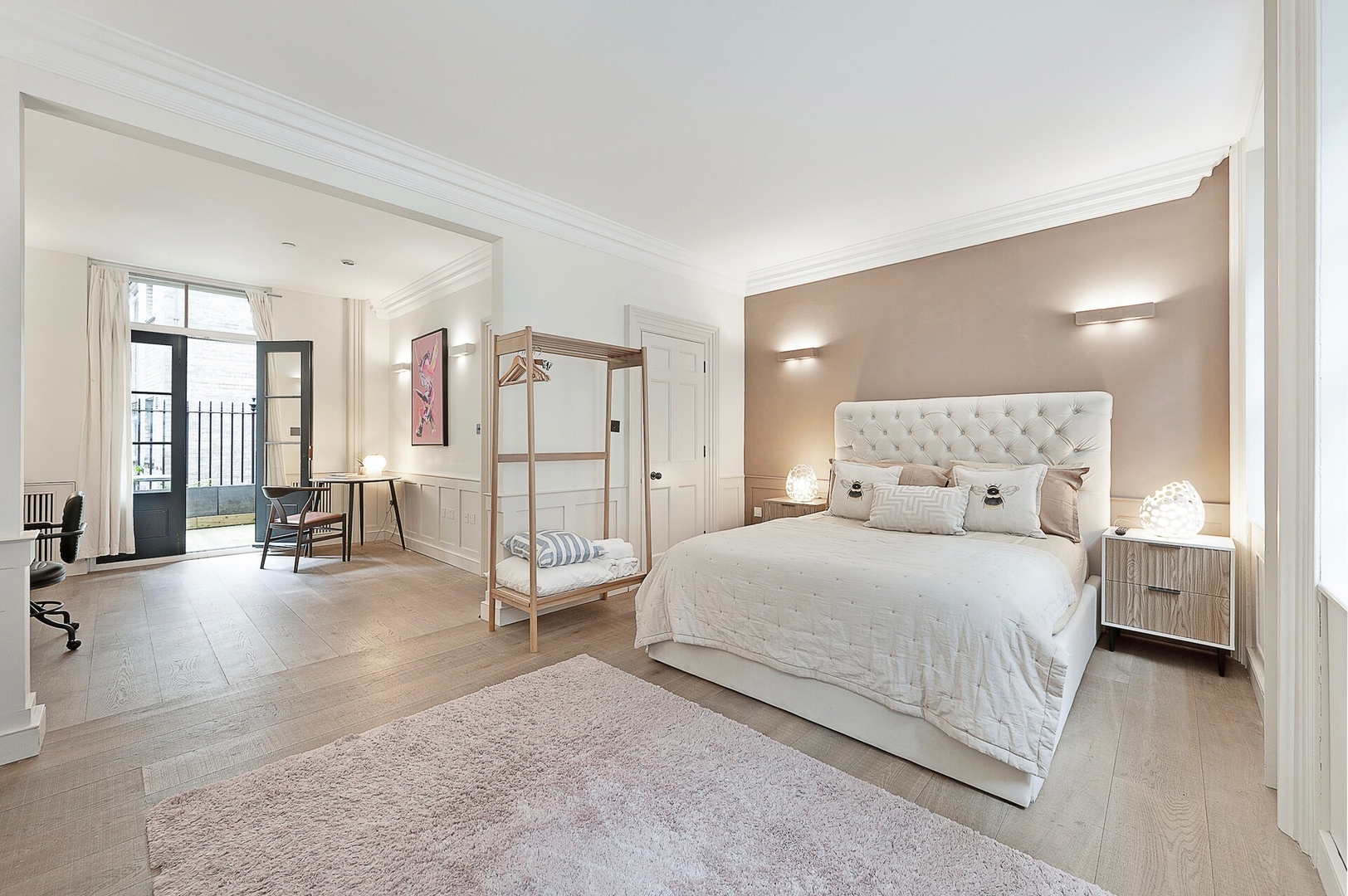 Prime Location English 5 bedroom house