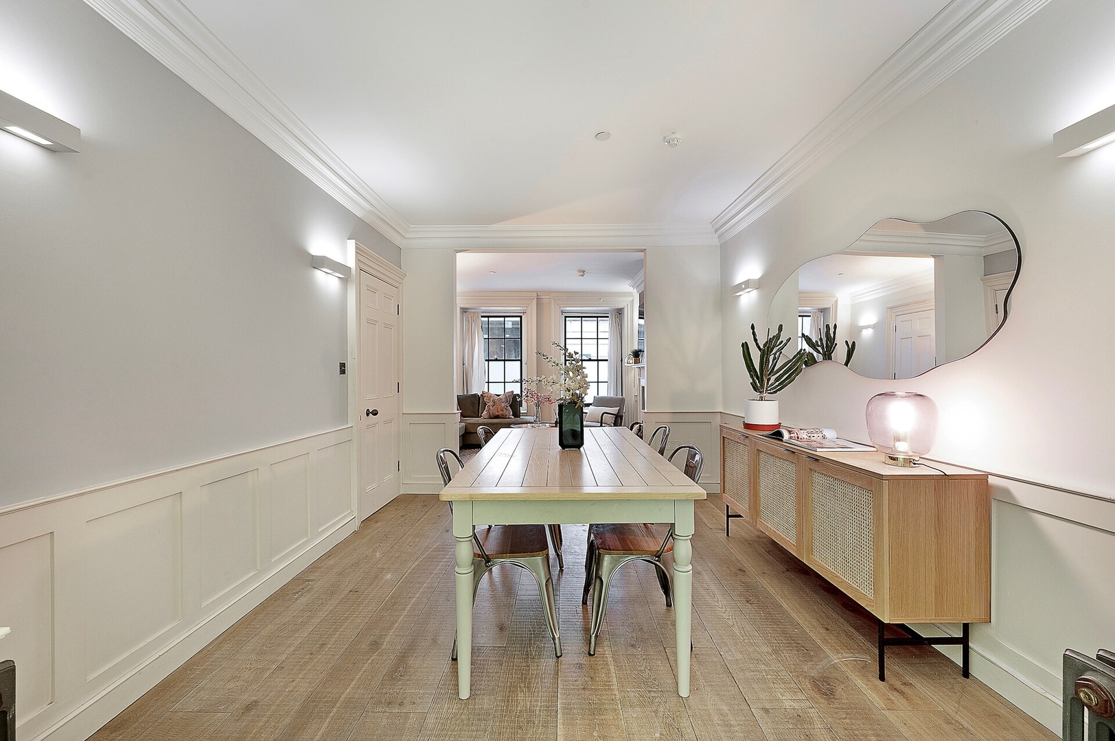 Prime Location English 5 bedroom house