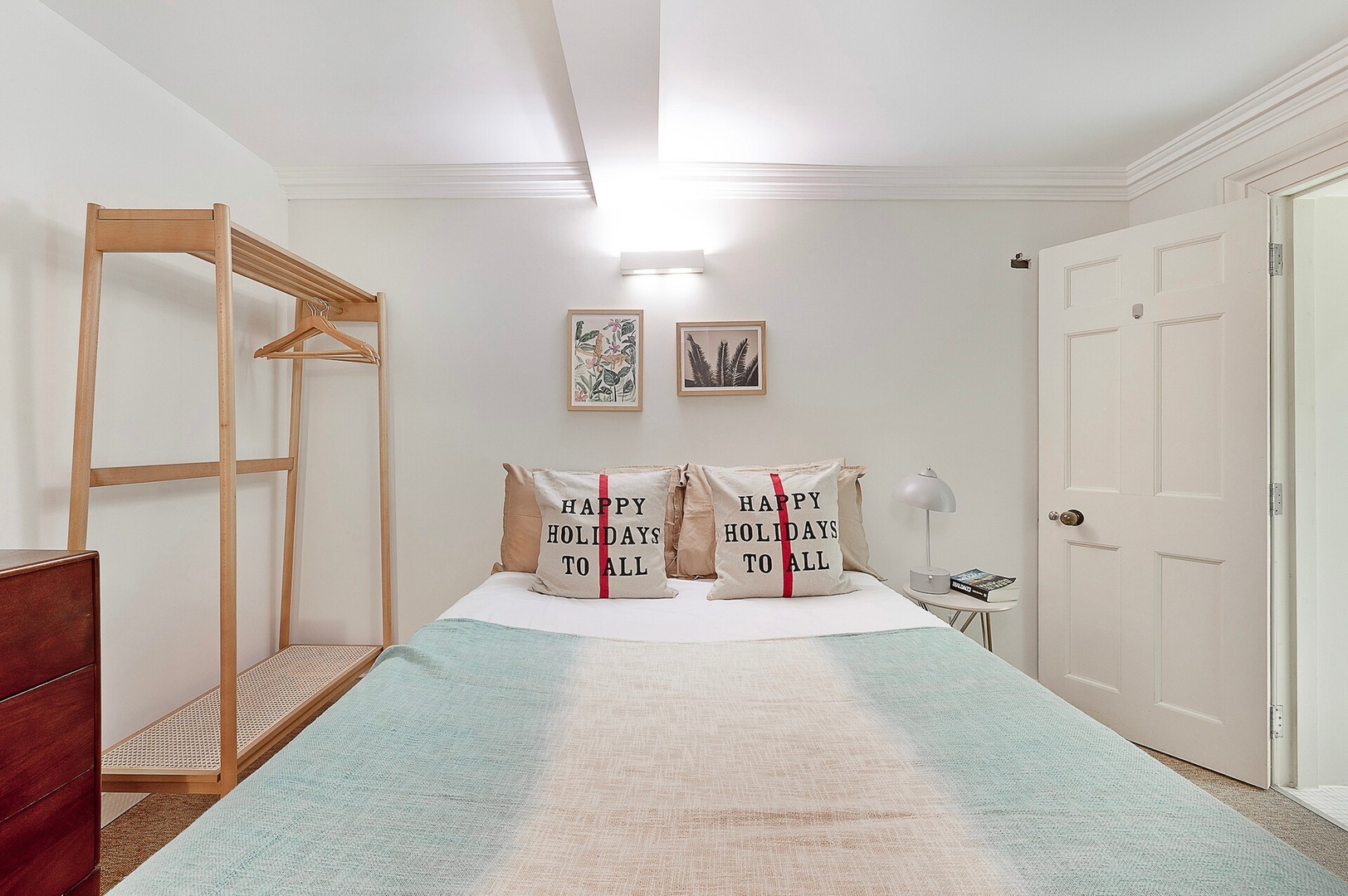 Prime Location English 5 bedroom house