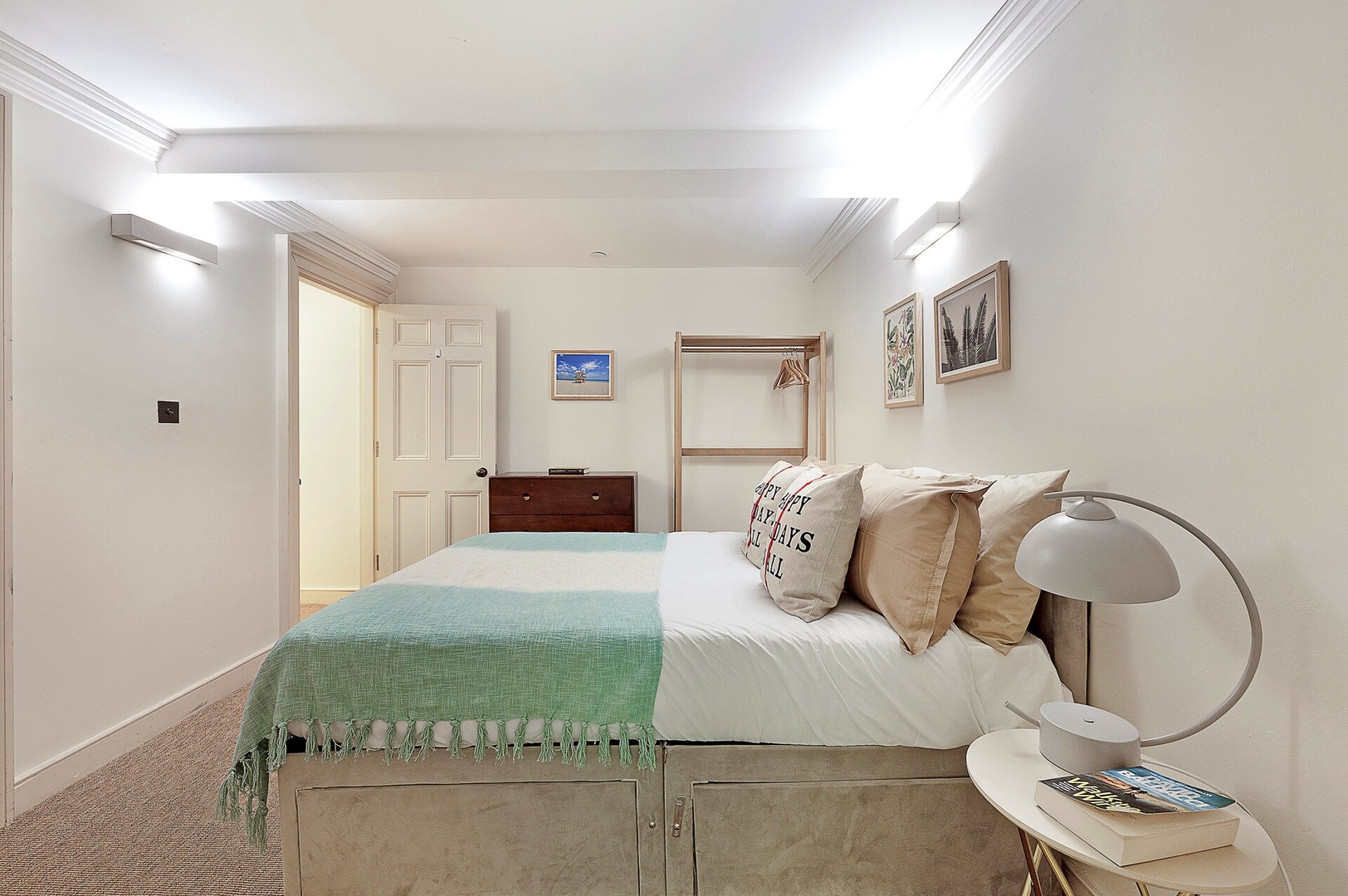 Prime Location English 5 bedroom house
