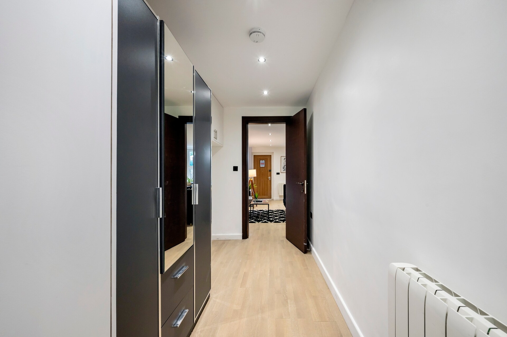 Stylish 2-Bedroom with Private Patio above Camden