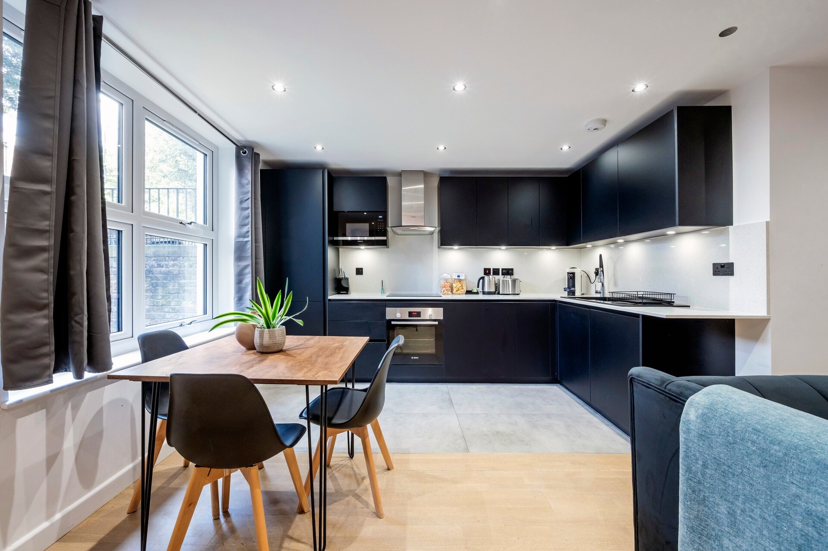 Stylish 2-Bedroom with Private Patio above Camden