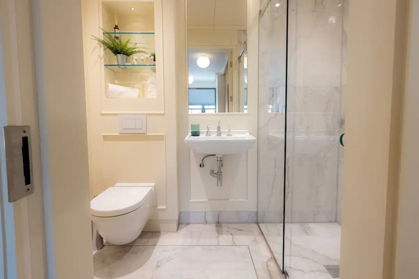 Stylish 4-Bedroom Townhouse in the Heart of Camden
